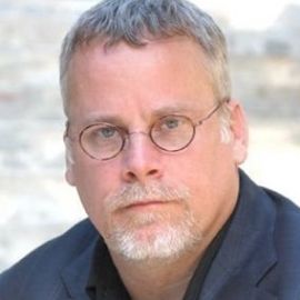 Michael Connelly Headshot