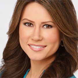 Betty Nguyen Headshot