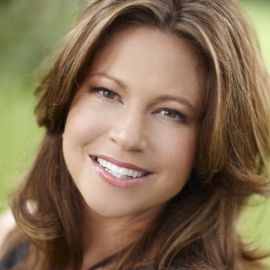 Kelly Minter Headshot