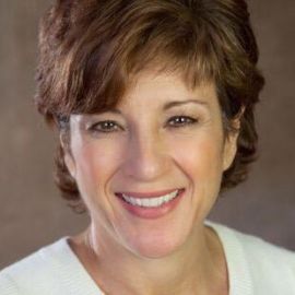 Cara Bradley Headshot